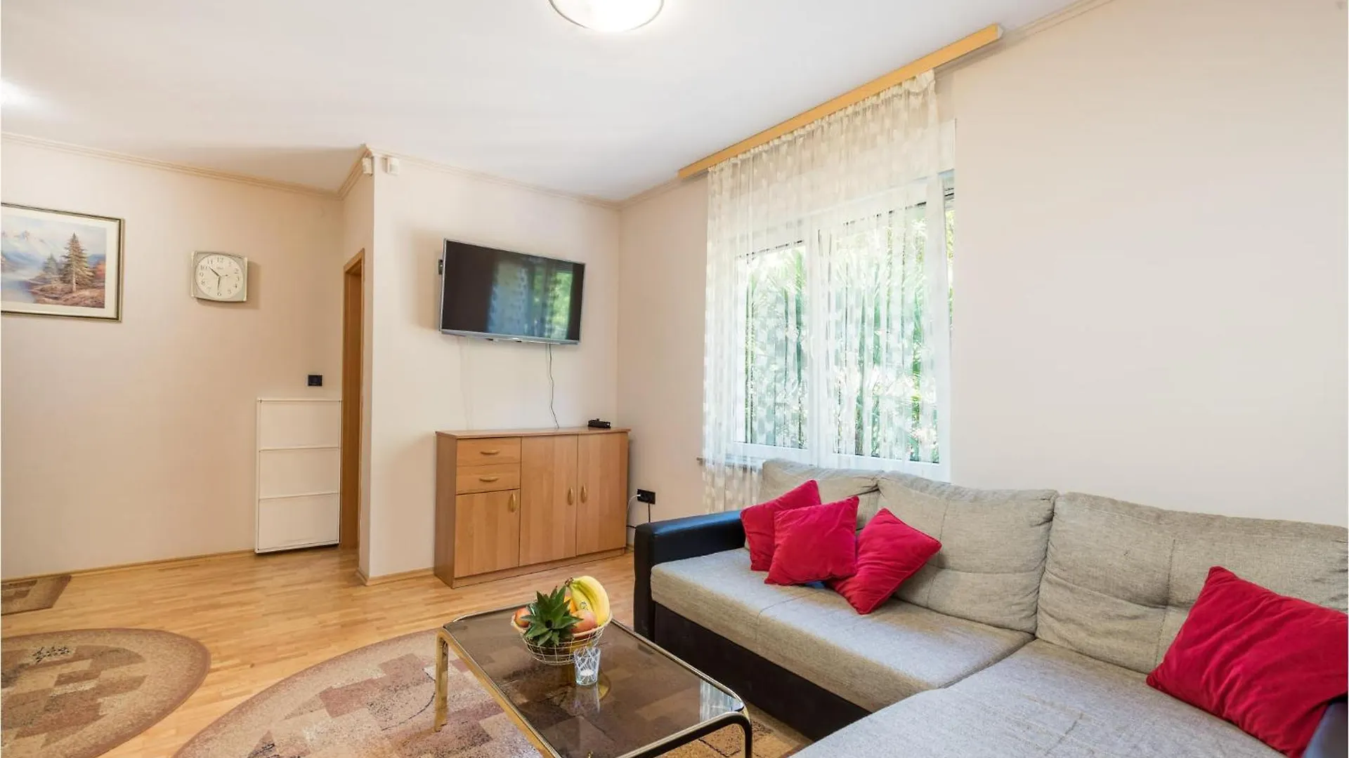 2 Bedroom Pet Friendly Apartment In Opatija 0*,